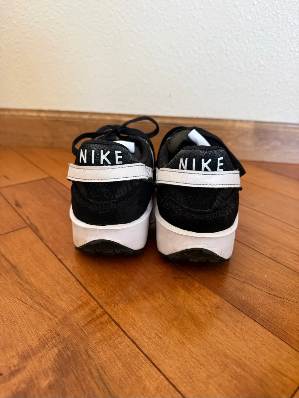Nike Women's Black and White Low-Profile Runner